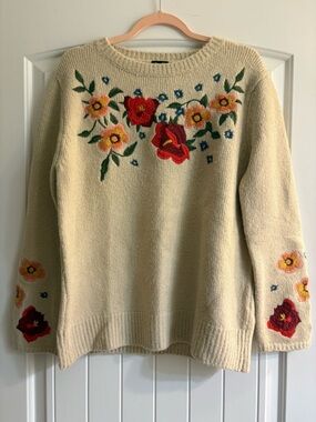 🌸cliche’ Embroidered Sweater